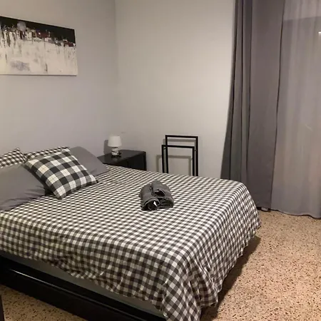 Entero Con Terraza En El Centro De Διαμέρισμα